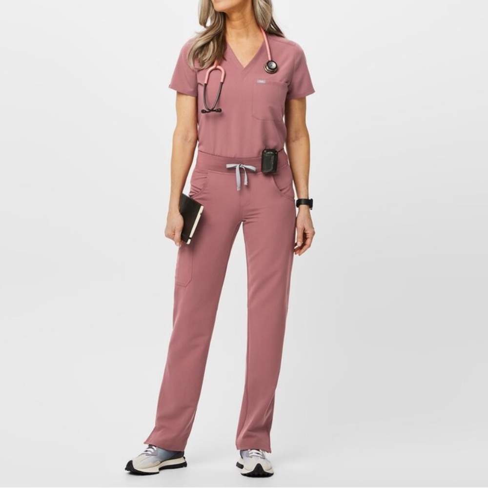 ‼️SALE - Wear Figs mauve MEDIUM/TALL cargo scrub pants.